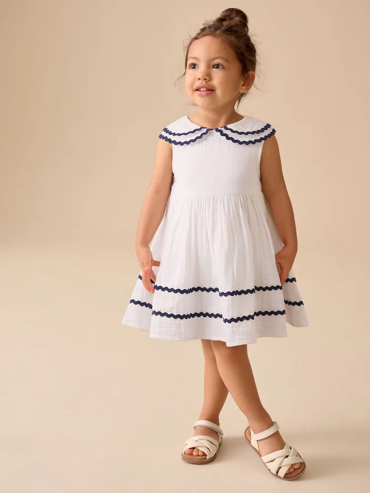 |Girl| Vestido Branco Com Gola De Sianinha (3 meses a 8 anos)