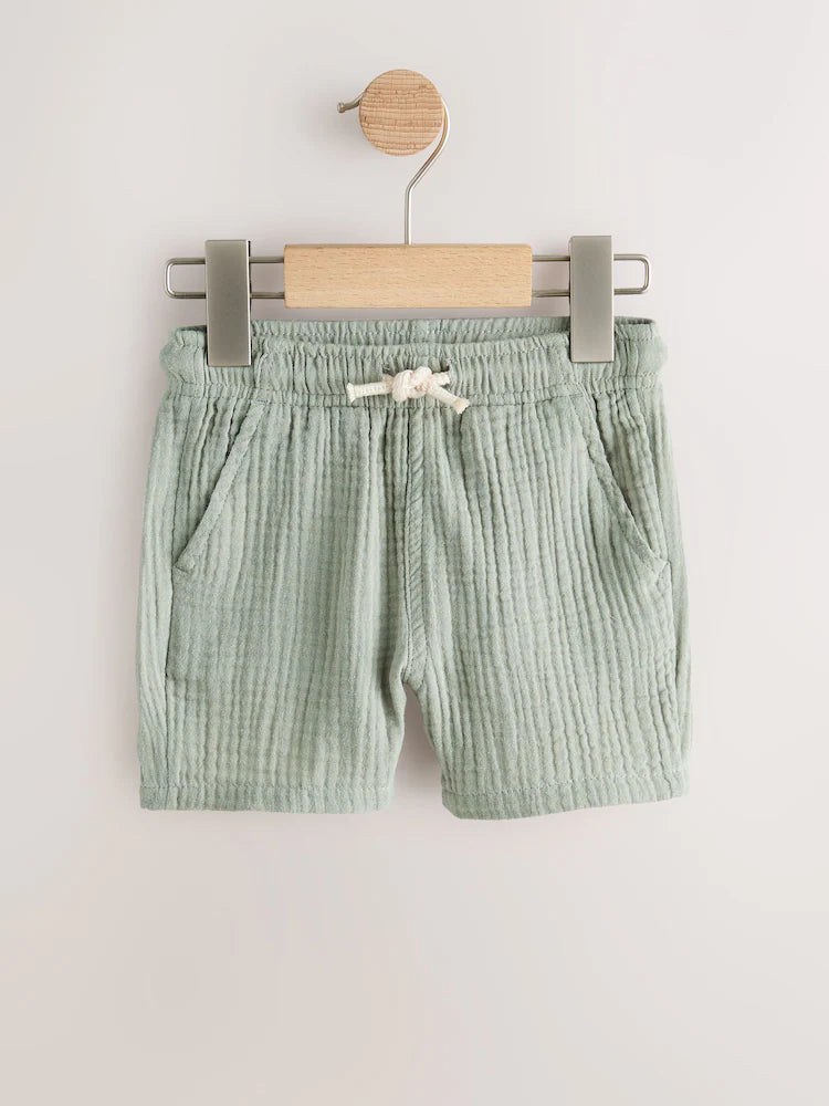 |Boy| Kit com 3 Shorts de Textura Macia (Cores Neutras, Verde-sálvia e Azul-claro) – Modelo de Vestir (3 meses a 7 anos)