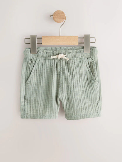 |Boy| Kit com 3 Shorts de Textura Macia (Cores Neutras, Verde-sálvia e Azul-claro) – Modelo de Vestir (3 meses a 7 anos)