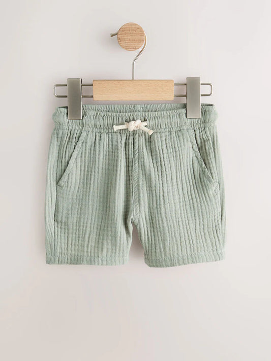 |Boy| Kit com 3 Shorts de Textura Macia (Cores Neutras, Verde-sálvia e Azul-claro) – Modelo de Vestir (3 meses a 7 anos)