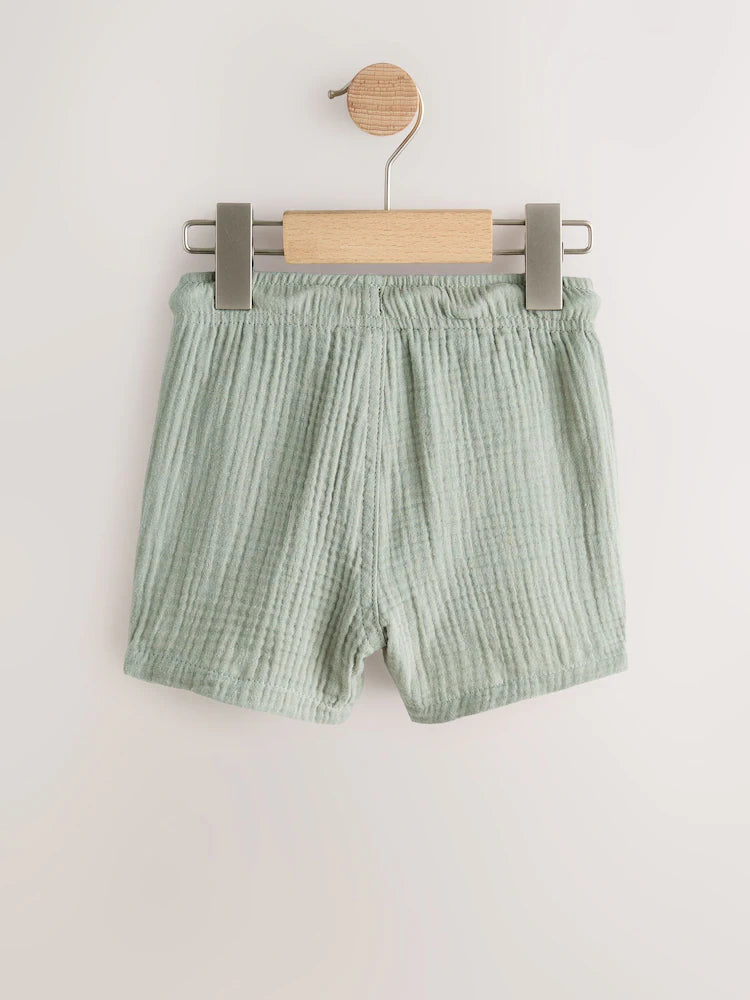 |Boy| Kit com 3 Shorts de Textura Macia (Cores Neutras, Verde-sálvia e Azul-claro) – Modelo de Vestir (3 meses a 7 anos)