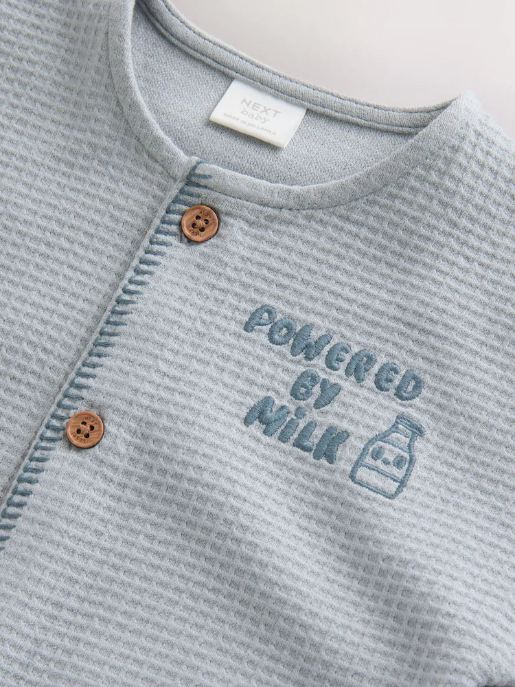 |BabyBoy| Macacão Infantil Blue Milk Club Jersey Waffle (0 meses a 3 anos)