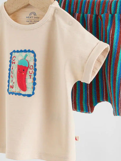 |BabyBoy| Conjunto Infantil Com Blusa e Shorts Estampados Com Pimentas Em Tons Neutros (0 meses a 2 anos)