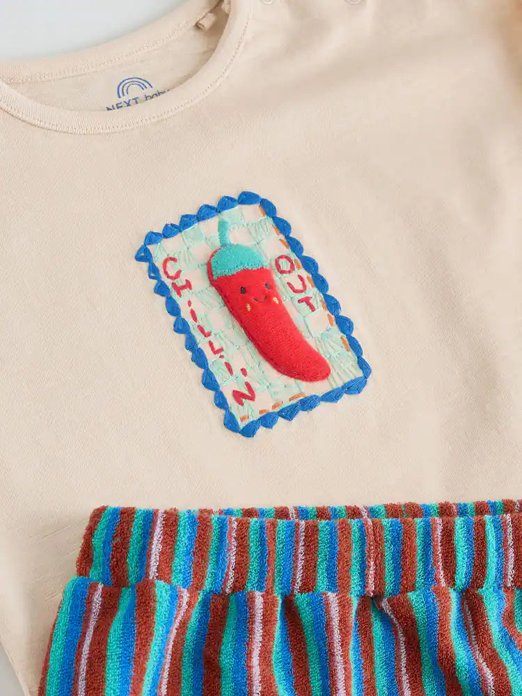 |BabyBoy| Conjunto Infantil Com Blusa e Shorts Estampados Com Pimentas Em Tons Neutros (0 meses a 2 anos)