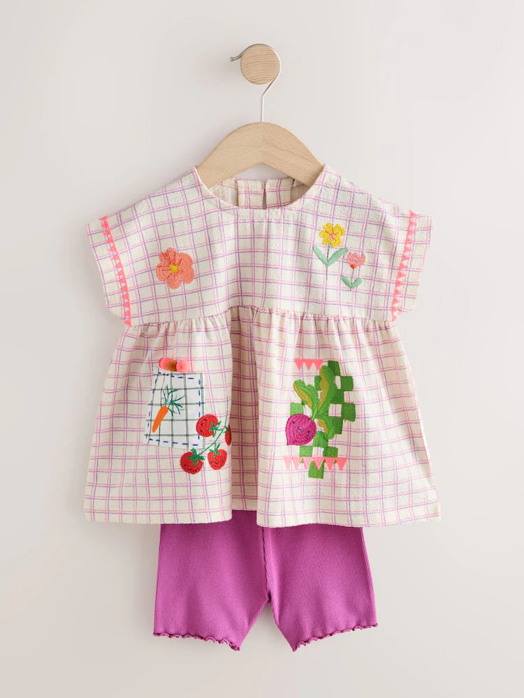 |Girl| Conjunto de Blusa Peplum com Bordado de Frutas Roxas e Shorts Ciclista (3 meses a 7 anos)