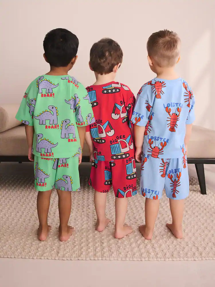 |Boy| Conjunto De 3 Pijamas Curtos Com Estampas Variadas De Dinossauro, Escavadeira e Lagosta nas cores azul, verde e vermelho (tamanhos de 9 meses a 8 anos)