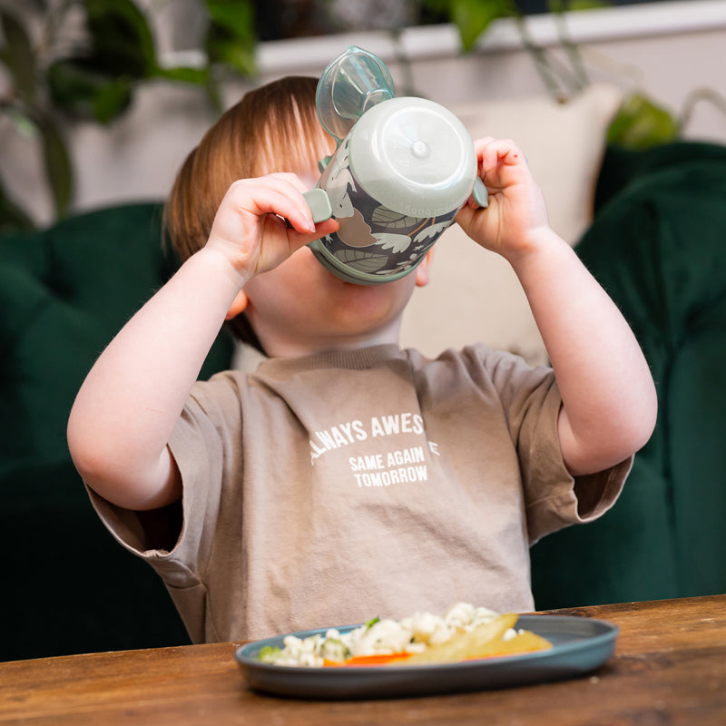 Vital Baby Copo térmico Hydrate Easy Sipper com estampa de selva que brilha no escuro, 350ml