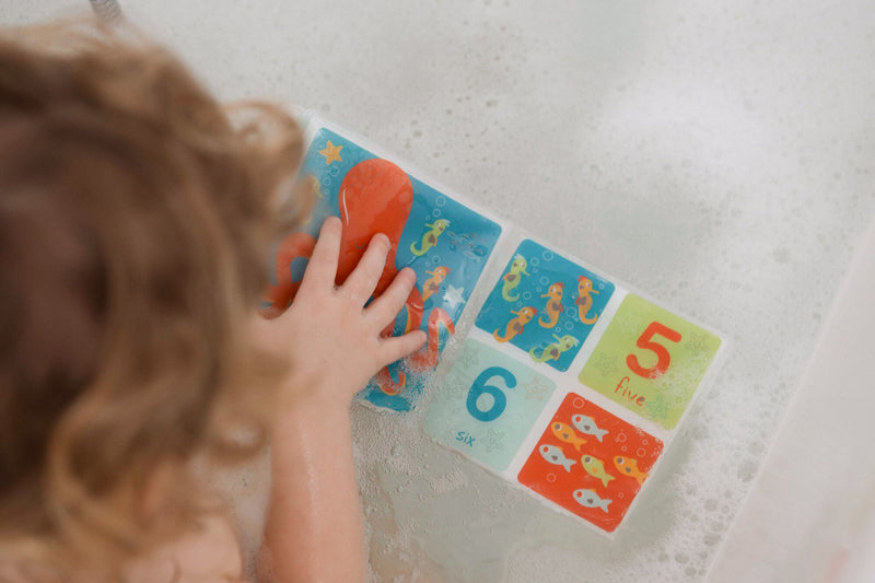 Nuby Livro de Banho Macio e resistente Com som de surpresa
