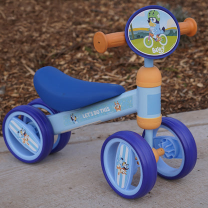 Deluxe Carrinho de brinquedo infantil Bobble Ride On Bluey, veículo licenciado no Reino Unido, conjunto para presente de 2026