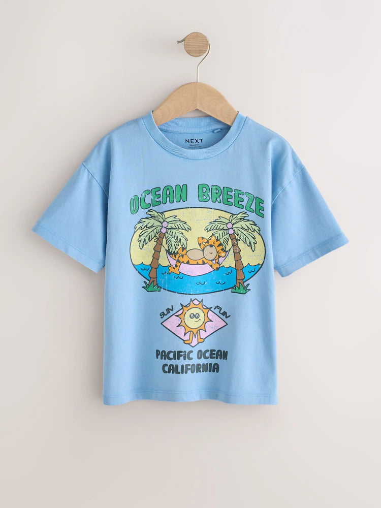 |Boy| Camiseta De Manga Curta Com Estampa "Brisa Do Oceano" Em Azul Lavado (3 meses a 7 anos)