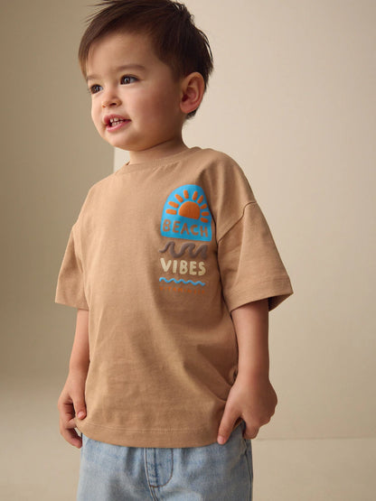 |Boy| Camiseta Marrom Com Estampa Nas Costas e Manga Curta "Vibes de Praia" (3 meses a 7 anos)