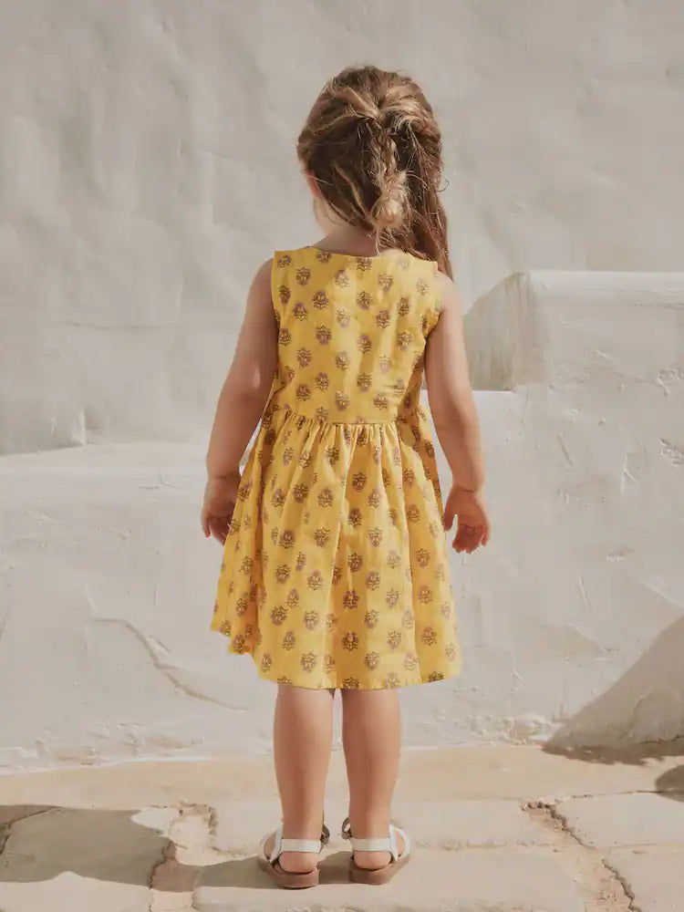 |Girl| Vestido Peplum Sem Mangas Com Estampa Xilogravura Amarela (3 meses a 8 anos)