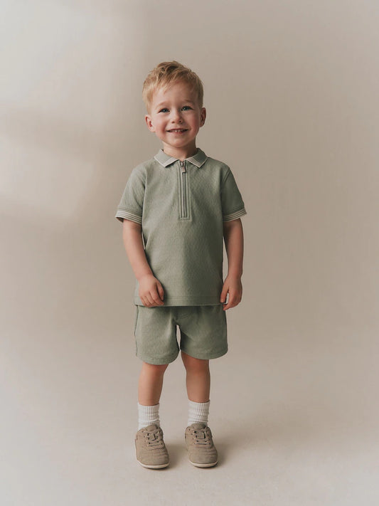 |Boy| Conjunto De Camisa Polo De Manga Curta Com Zíper Do Pescoço e Shorts Na Cor Verde Sálvia (3 meses a 7 anos)