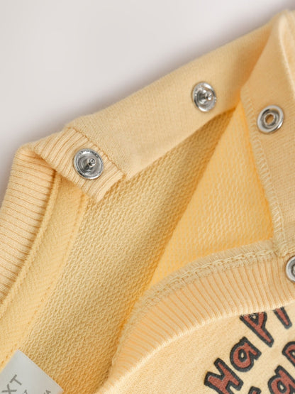 |BabyBoy| Conjunto De 2 Peças Para Bebê: Moletom Amarelo Com Estampa De Fazenda e Calça de veludo cotelê (0 meses a 2 anos)