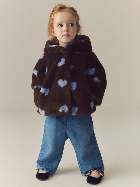 |Girl| Casaco de Pelúcia Sintética com Capuz e Estampa de Corações (Marrom-Chocolate) – (12 meses a 7 anos)