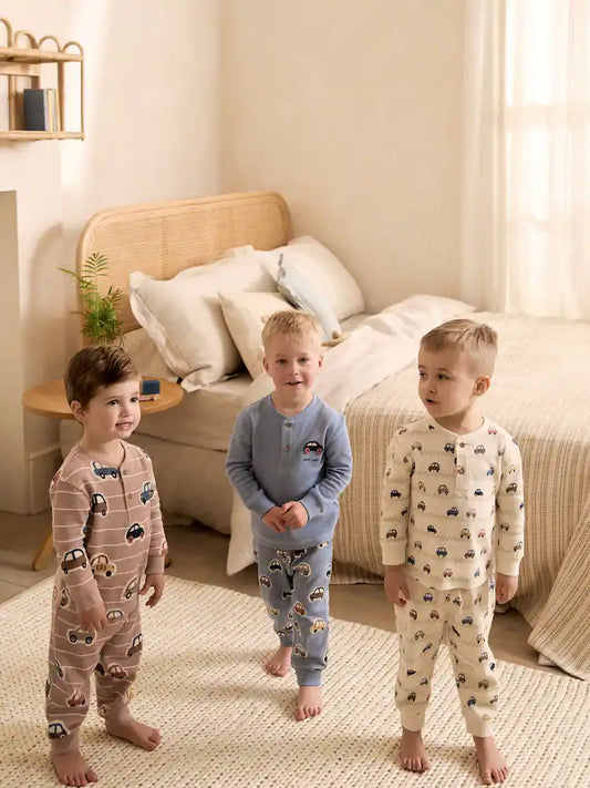 |Boy| Kit com 3 Pijamas "Transport" (Cru/Azul/Bege) – Modelo Snuggle (9 meses a 8 anos)