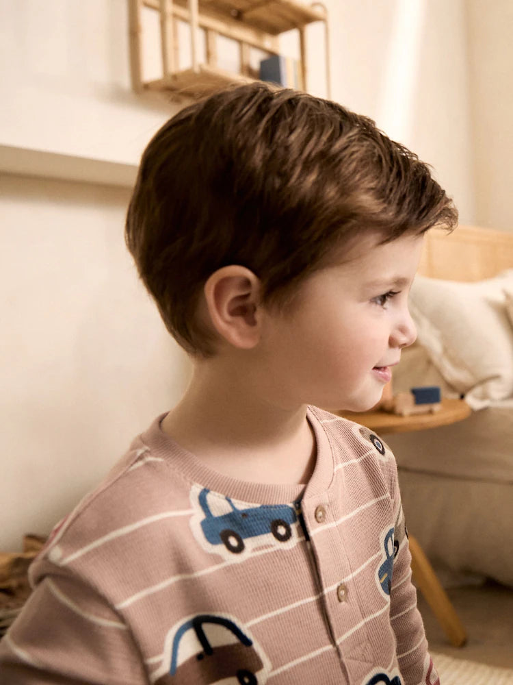 |Boy| Kit com 3 Pijamas "Transport" (Cru/Azul/Bege) – Modelo Snuggle (9 meses a 8 anos)
