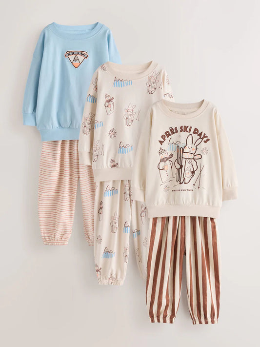 |Girl| Kit Com 3 Pijamas Estilo Jogger Com Estampa De Esqui Em Tons Neutros (9 meses a 12 anos)
