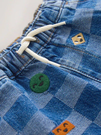 |Boy| Calça Jeans de Modelagem Larga com Estampa de Xadrez e Bordado por Toda a Peça – Azul-Médio (3 meses a 7 anos)