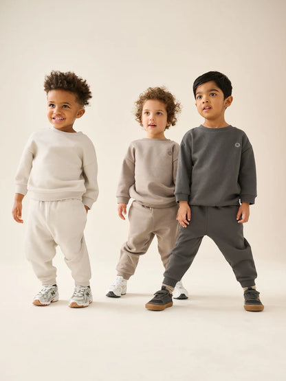 |Boy| Conjunto De 6 Peças De Moletom Em Tons Neutros (blusa e calça jogger) – tamanhos de 3 meses a 7 anos