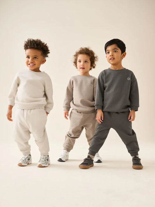 |Boy| Conjunto De 6 Peças De Moletom Em Tons Neutros (blusa e calça jogger) – tamanhos de 3 meses a 7 anos