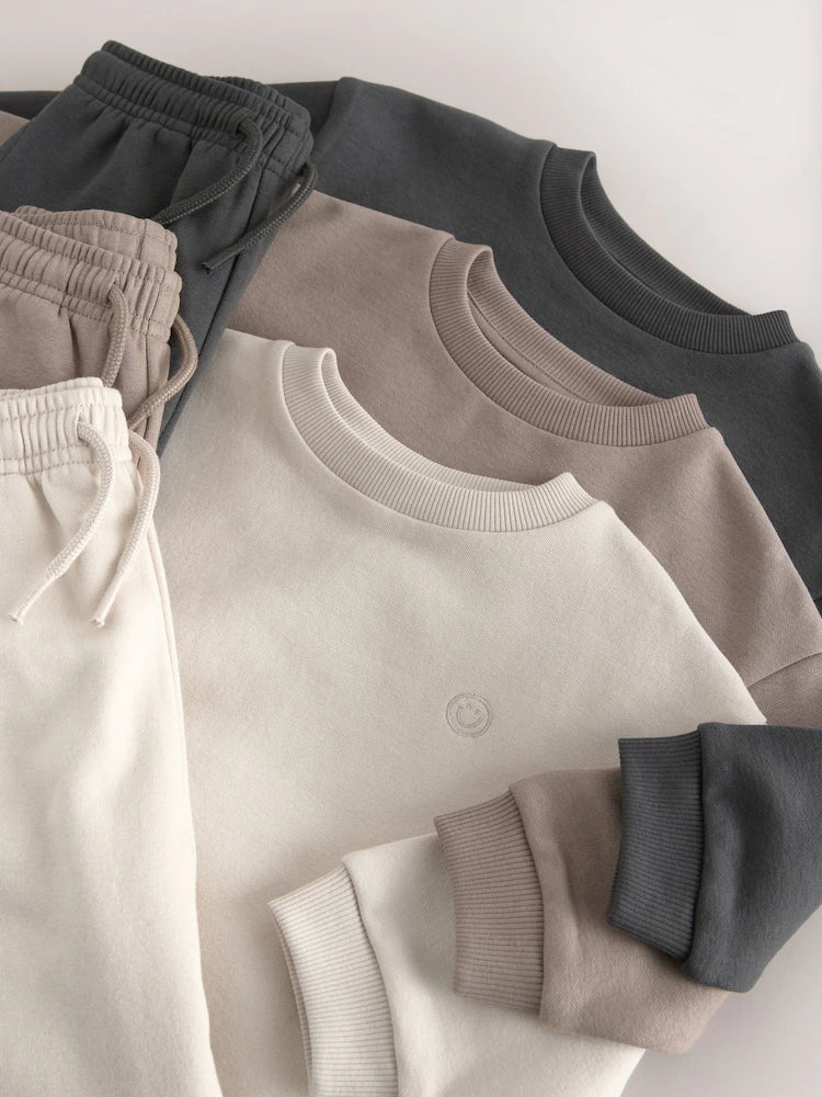 |Boy| Conjunto De 6 Peças De Moletom Em Tons Neutros (blusa e calça jogger) – tamanhos de 3 meses a 7 anos
