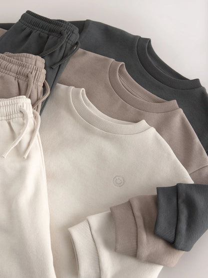 |Boy| Conjunto De 6 Peças De Moletom Em Tons Neutros (blusa e calça jogger) – tamanhos de 3 meses a 7 anos
