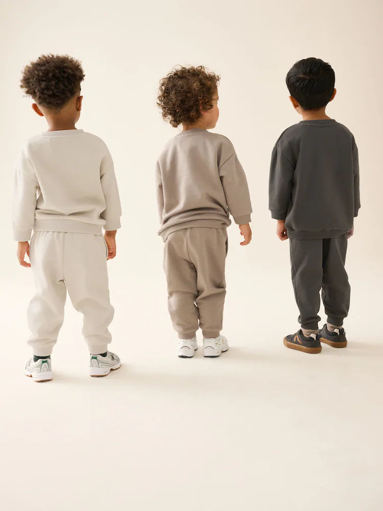 |Boy| Conjunto De 6 Peças De Moletom Em Tons Neutros (blusa e calça jogger) – tamanhos de 3 meses a 7 anos