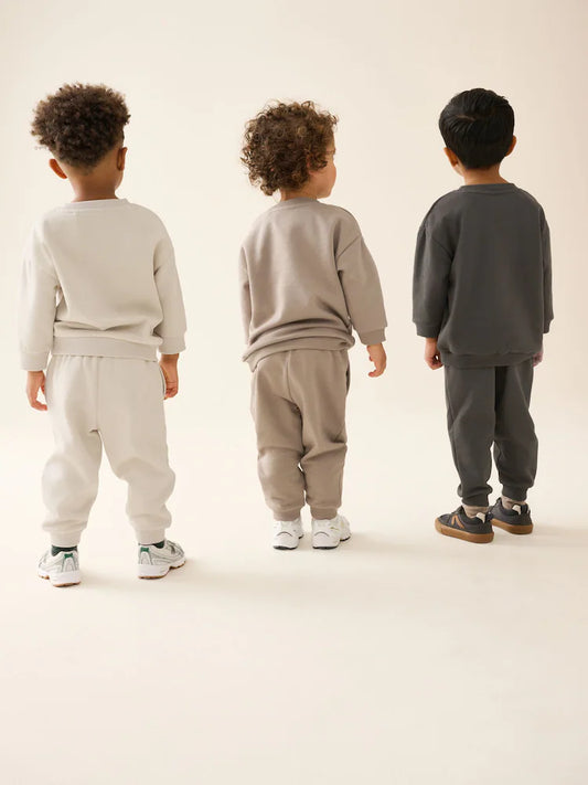 |Boy| Conjunto De 6 Peças De Moletom Em Tons Neutros (blusa e calça jogger) – tamanhos de 3 meses a 7 anos
