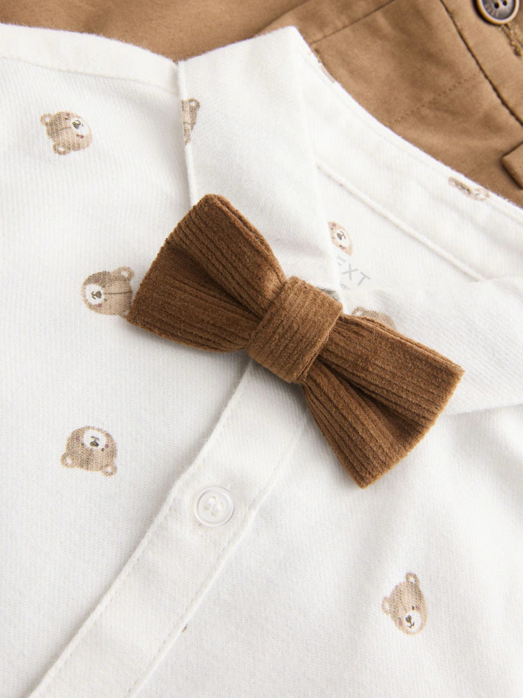 |Boy| Conjunto De Camisa, Calça, Suspensório e Gravata-Borboleta (estampa de urso marrom-claro) – (3 meses a 9 anos)