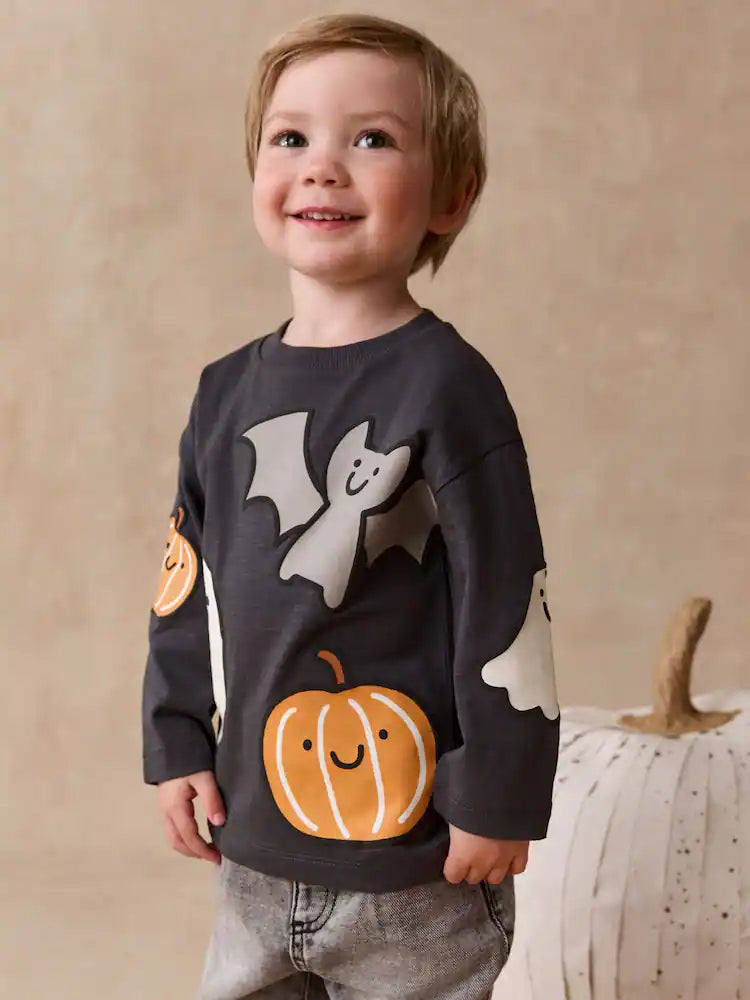 |Boy| Camiseta Manga Longa Cinza-Chumbo com Estampa nas Costas e Personagem de Halloween