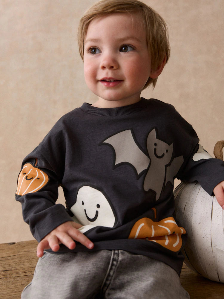 |Boy| Camiseta Manga Longa Cinza-Chumbo com Estampa nas Costas e Personagem de Halloween