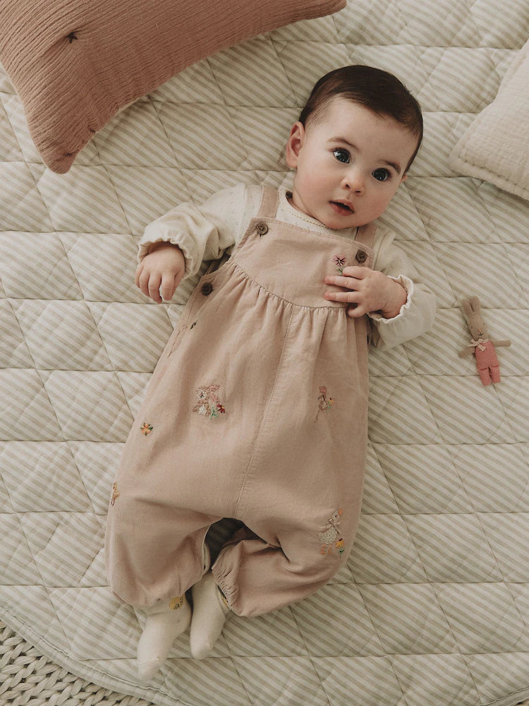 |BabyGirl| Conjunto De 2 Peças: Jardineira De Veludo Cotelê Fino (cor crua) Com Estampa De Coelhinho e Bodies De Manga Longa (0 meses a 2 anos)