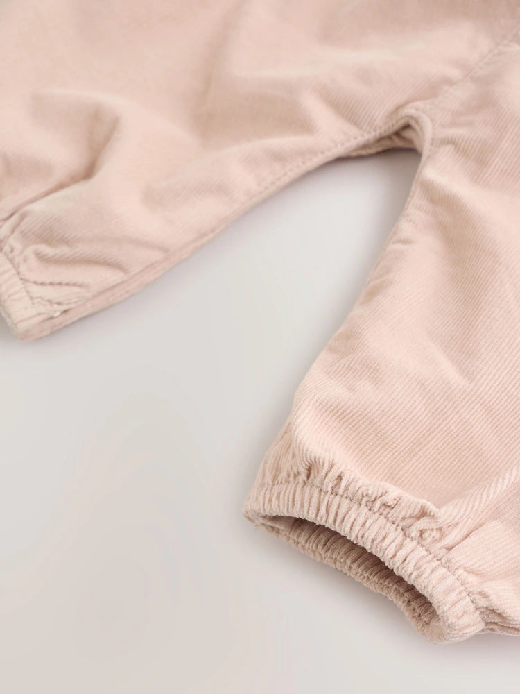 |BabyGirl| Conjunto De 2 Peças: Jardineira De Veludo Cotelê Fino (cor crua) Com Estampa De Coelhinho e Bodies De Manga Longa (0 meses a 2 anos)