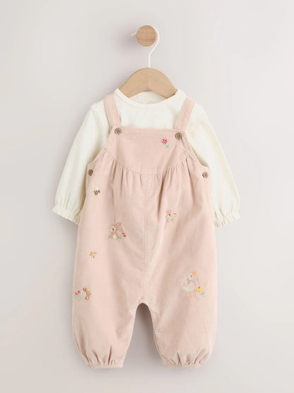 |BabyGirl| Conjunto De 2 Peças: Jardineira De Veludo Cotelê Fino (cor crua) Com Estampa De Coelhinho e Bodies De Manga Longa (0 meses a 2 anos)