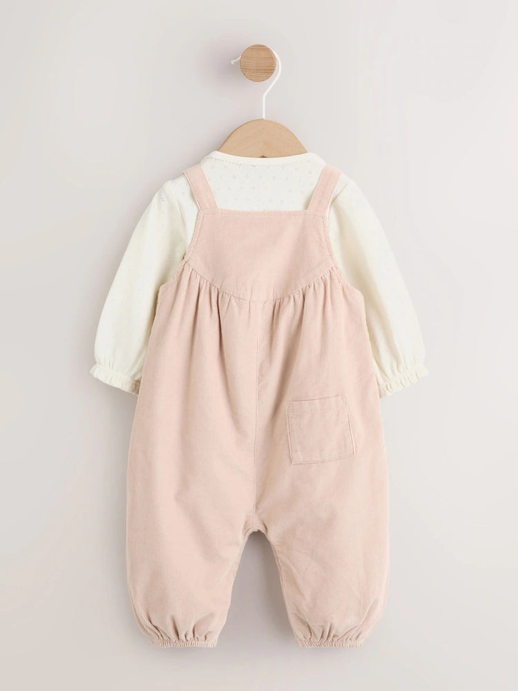 |BabyGirl| Conjunto De 2 Peças: Jardineira De Veludo Cotelê Fino (cor crua) Com Estampa De Coelhinho e Bodies De Manga Longa (0 meses a 2 anos)