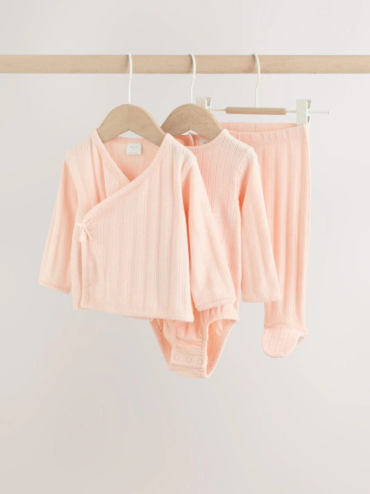 |BabyGirl| Conjunto De Bebê De 3 Peças (0-9 meses) Composto Por Body Rosa Com Detalhes em ponto ajour, leggings e casaquinho