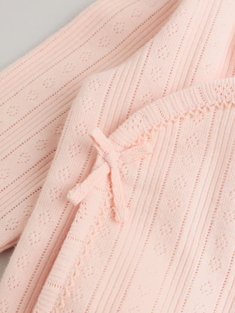|BabyGirl| Conjunto De Bebê De 3 Peças (0-9 meses) Composto Por Body Rosa Com Detalhes em ponto ajour, leggings e casaquinho