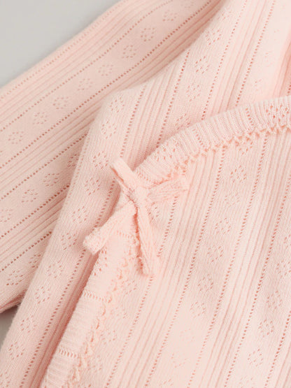 |BabyGirl| Conjunto De Bebê De 3 Peças (0-9 meses) Composto Por Body Rosa Com Detalhes em ponto ajour, leggings e casaquinho