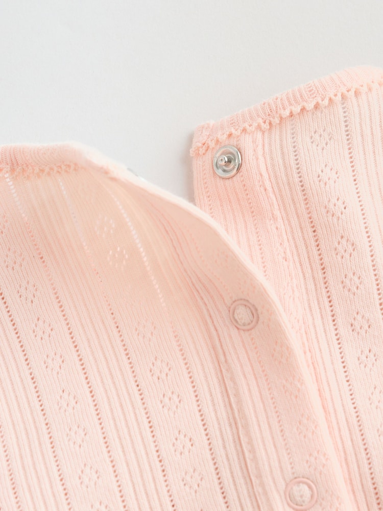 |BabyGirl| Conjunto De Bebê De 3 Peças (0-9 meses) Composto Por Body Rosa Com Detalhes em ponto ajour, leggings e casaquinho