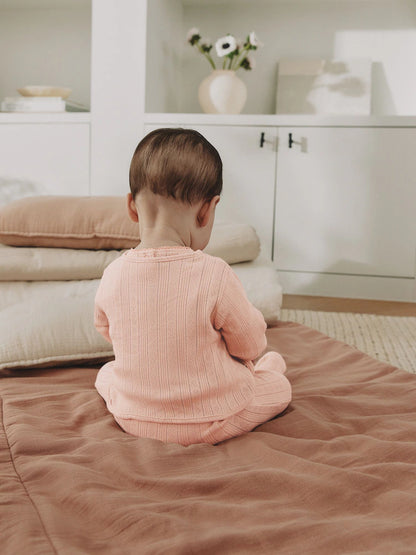 |BabyGirl| Conjunto De Bebê De 3 Peças (0-9 meses) Composto Por Body Rosa Com Detalhes em ponto ajour, leggings e casaquinho
