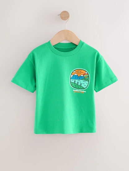 |Boy| Camiseta Estampada Nas Costas, Manga Curta, 100% Algodão, Green Scene (3 meses a 7 anos)