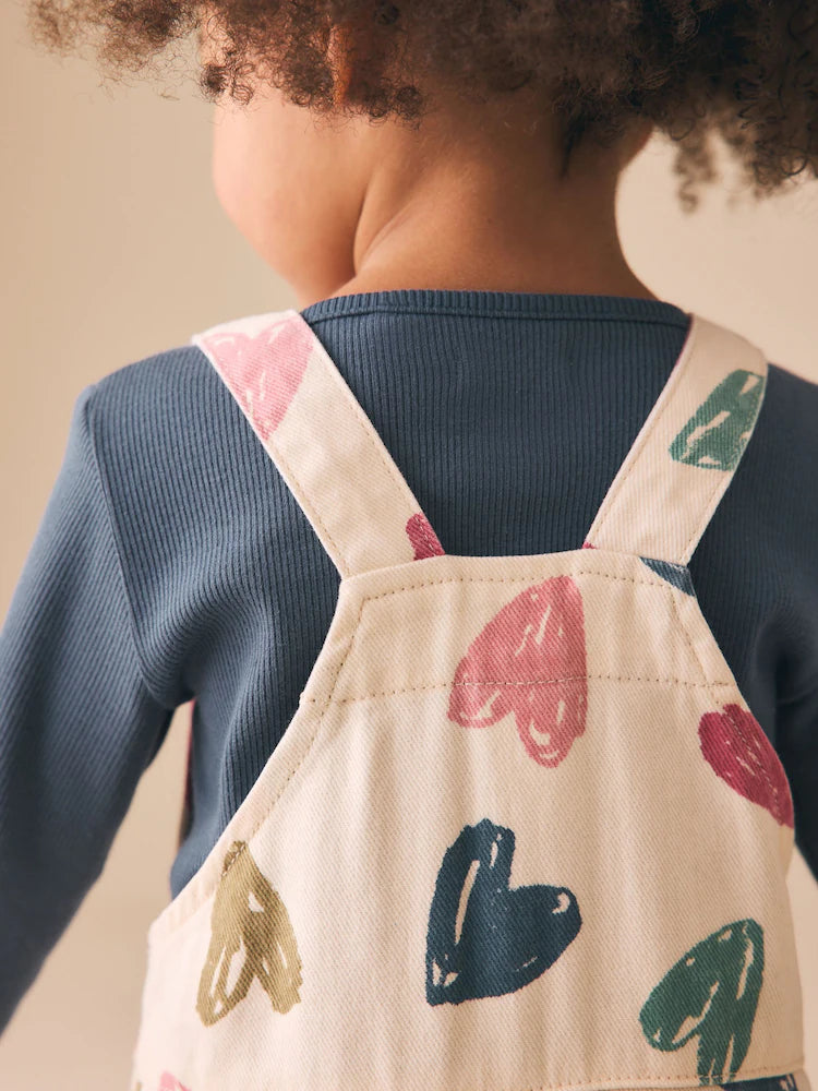 |Girl| Conjunto De Jardineira e Camiseta Cor Creme Com Estampa De Coração (3 meses a 7 anos)