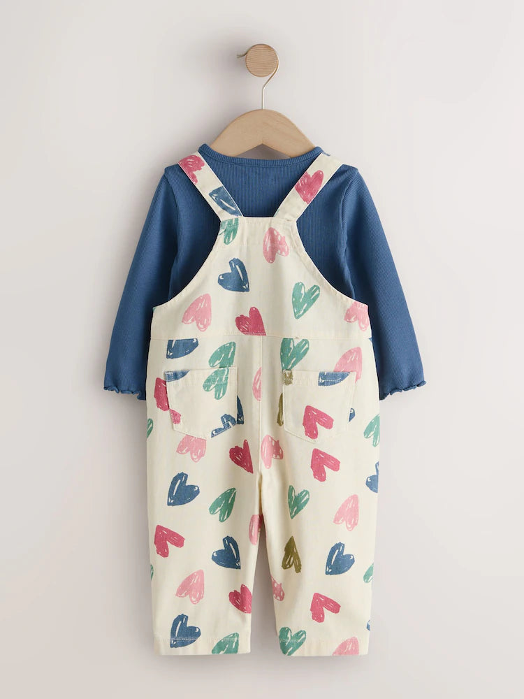 |Girl| Conjunto De Jardineira e Camiseta Cor Creme Com Estampa De Coração (3 meses a 7 anos)