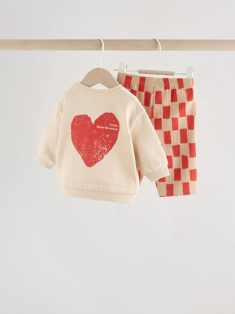 |BabyGirl| Conjunto Para Bebê Com Blusa De Moletom e Leggings "Heartbreaker" Em Tons Neutros/vermelhos (0 meses a 2 anos)