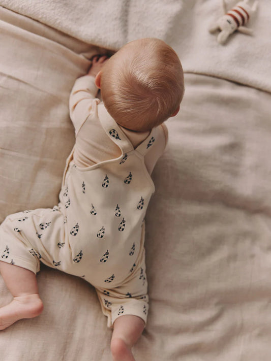 |BabyGirl| Conjunto De Jardineira e Body Em Malha Neutral Milk Club Para Bebês (0 meses a 2 anos)