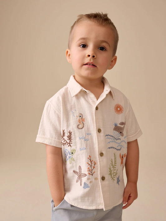 |Boy| Camisa De Manga Curta Bordada Com Tema De Vida Marinha Na Cor Cru (3 meses a 7 anos)