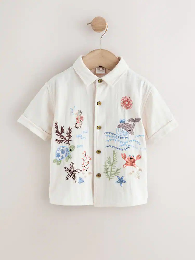 |Boy| Camisa De Manga Curta Bordada Com Tema De Vida Marinha Na Cor Cru (3 meses a 7 anos)