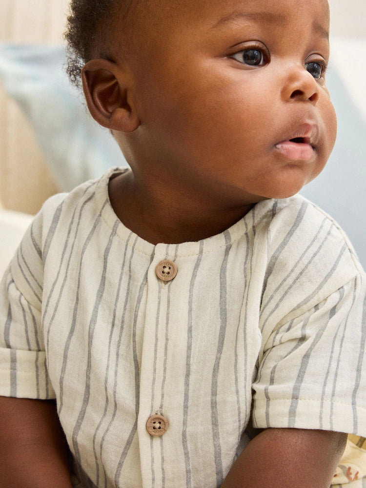 |BabyBoy| Macacão Curto para Bebê com Listras Monocromáticas (0 meses a 3 anos)