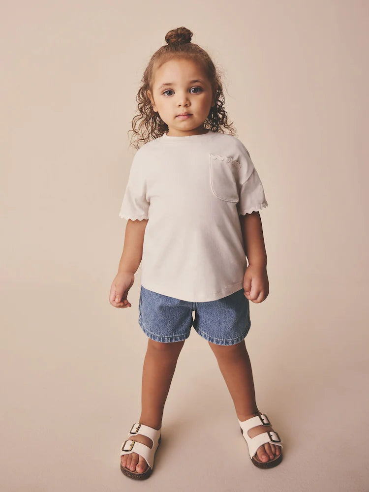 |Girl| Camiseta De Manga Curta Em Tom Cru e Branco Com Detalhes Em Ric Rac (3 meses a 7 anos)